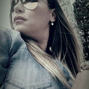 Meet your Posher, Mia